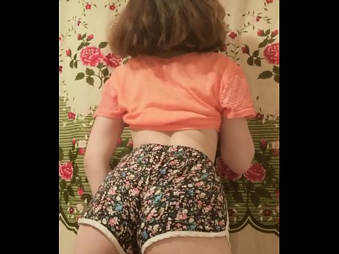 ❤️ Szexi fiatal csaj vetkőzteti le a rövidnadrágját a kamera előtt. ❌ Porno at hu.sayhentai.ru ️❤