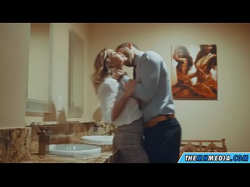 ❤️ Amikor egy bögyös szőke elcsábít egy nyilvános WC-ben ❌ Porno at hu.sayhentai.ru ️❤